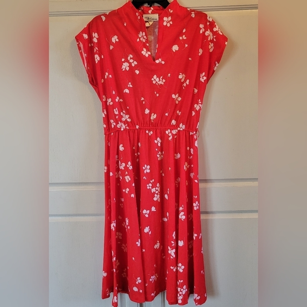 Vintage JSE California Red White Whimsy Floral Pattern Swing Dress